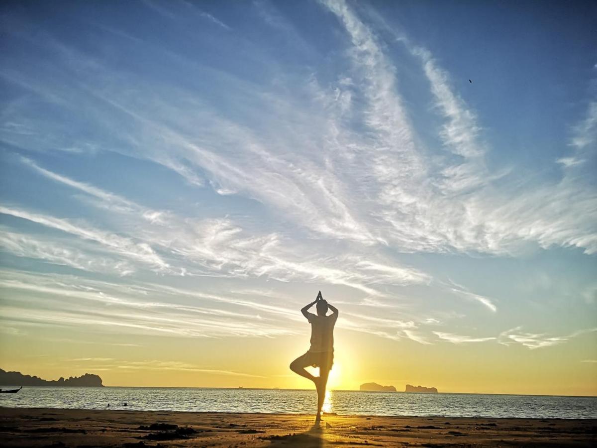 Sukorn Andaman Beach Resort Ko Sukon Exteriör bild