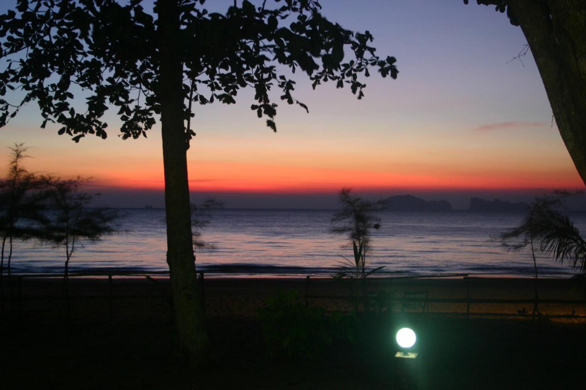 Sukorn Andaman Beach Resort Ko Sukon Exteriör bild