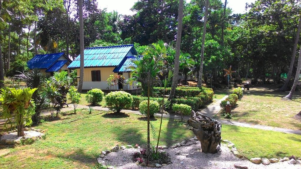 Sukorn Andaman Beach Resort Ko Sukon Exteriör bild