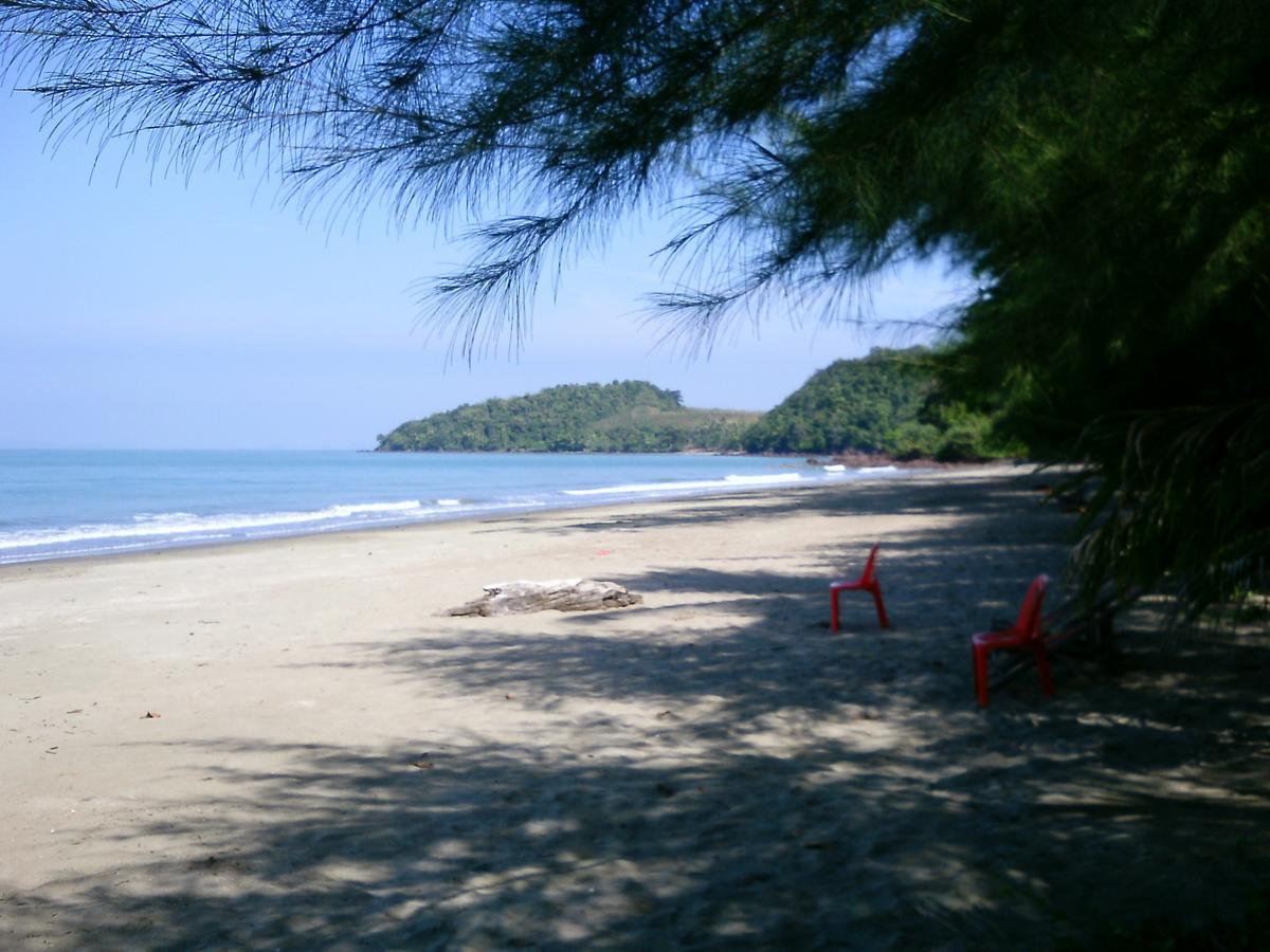 Sukorn Andaman Beach Resort Ko Sukon Exteriör bild